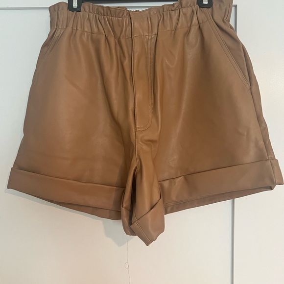 NWT!! High Waist Tan Women's A&F Vegan Leather Shorts - Picture 3 of 5